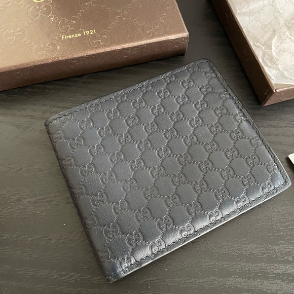 Gucci Other - Gucci Men’s Navy Leather Billfold Wallet Authentic